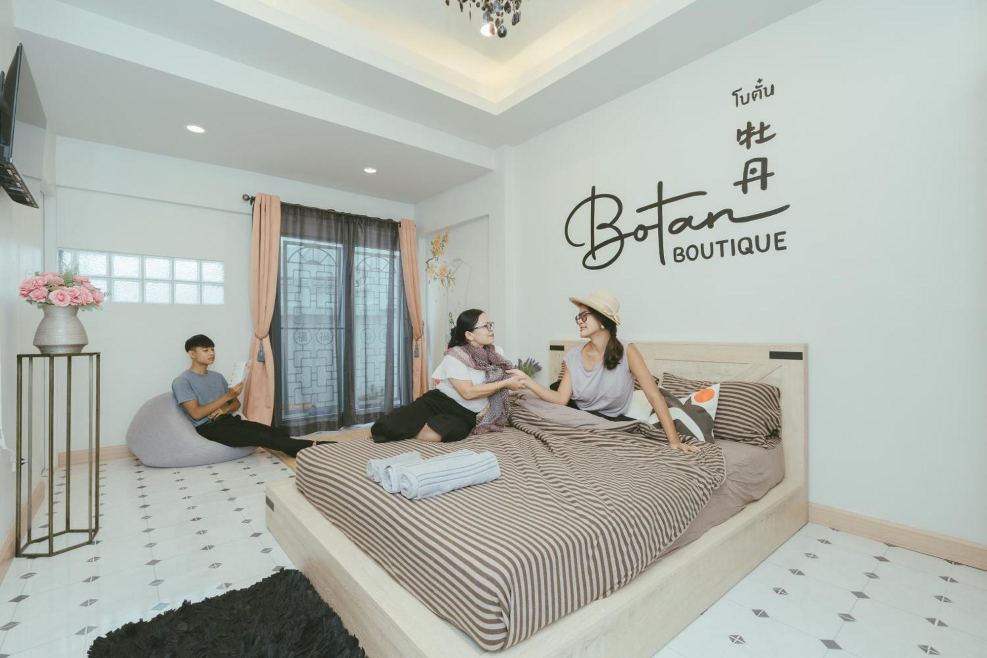 Botan Boutique Hotel Patong Luaran gambar